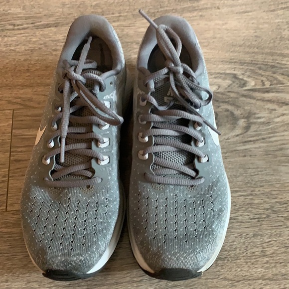 EUC Nike Gray Zoom Vomero 13 - Picture 4 of 14